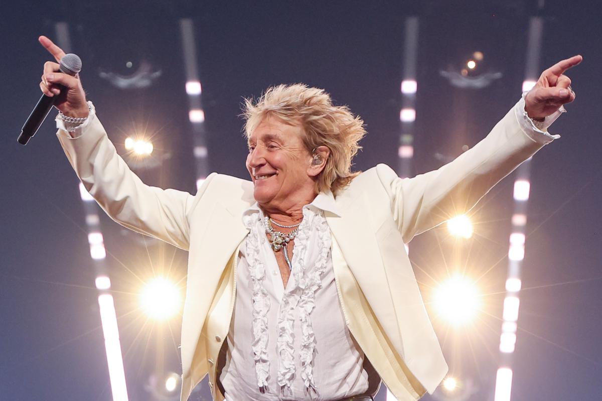 Rock legend Rod Stewart announces retirement