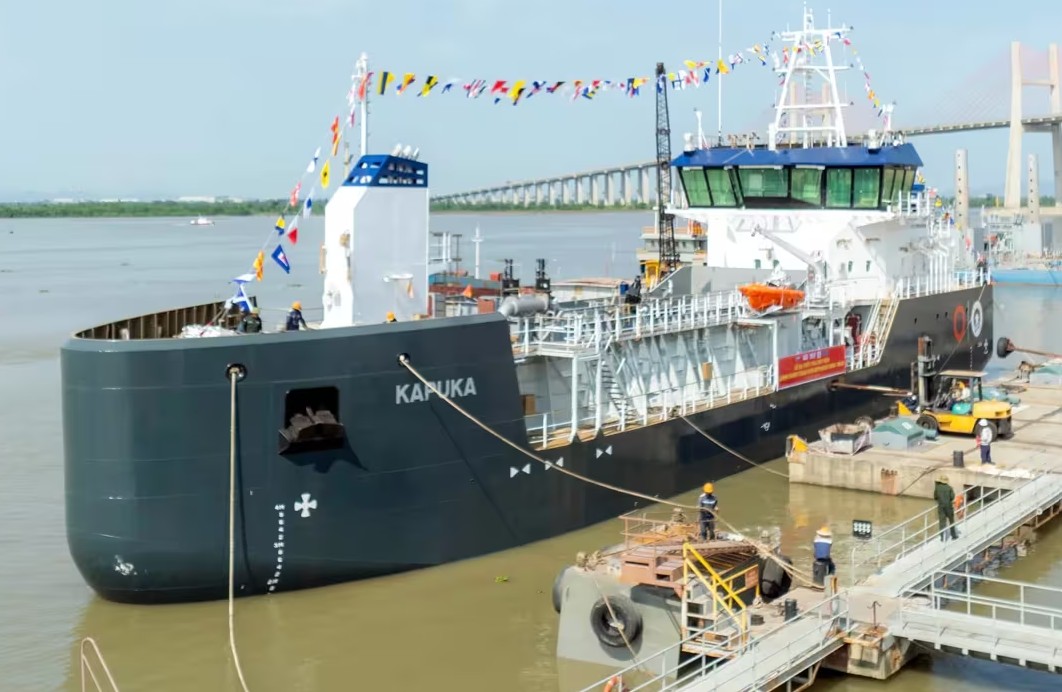BREAKING NEWS: New Damen TSHD Kapuka hits the water