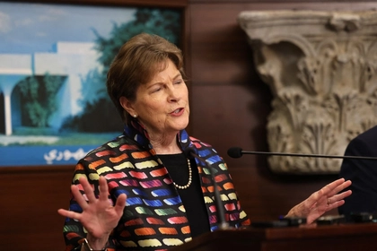 ‘We Won’t Let Putin Wait Us Out’: Senator Shaheen Outlines Sweeping New US Sanctions Package