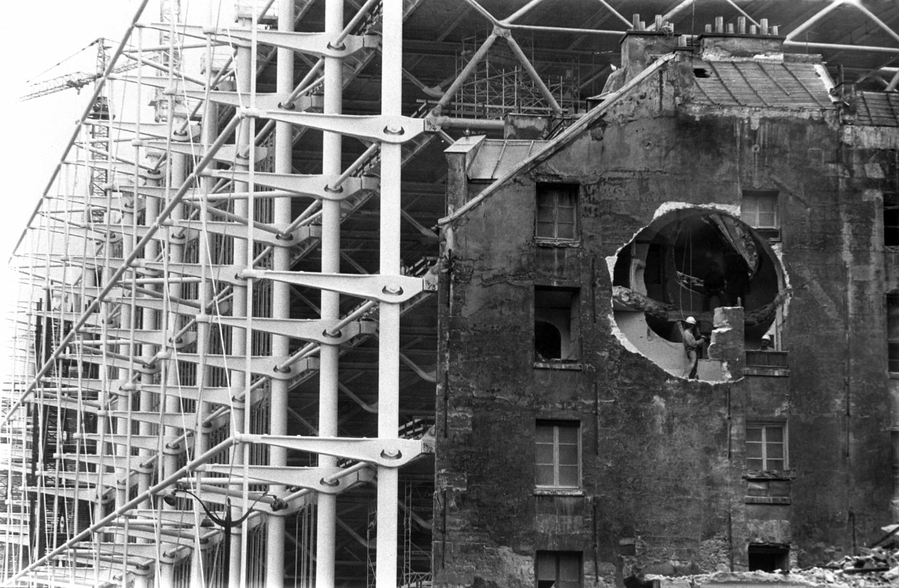 Gordon Matta-Clark opens berlin modern, Berlin’s new museum still under construction