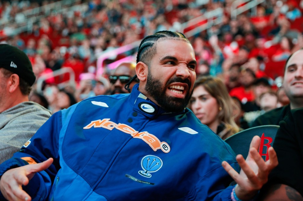 Drake Shows Off Platinum Cash Money Chain on Livestream