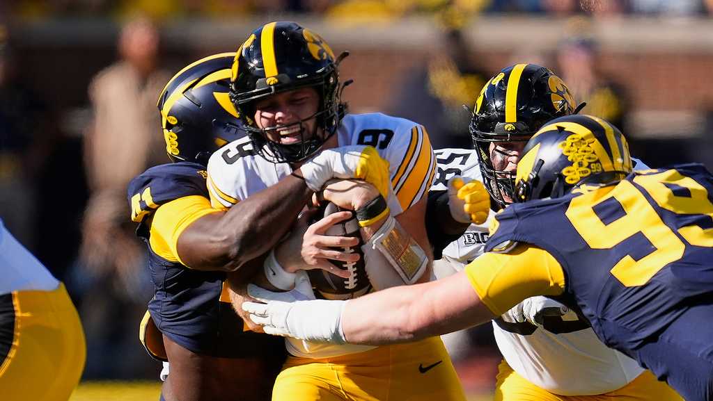 Iowa vs. Michigan football score updates, highlights and stats