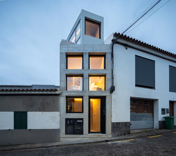 Mini Atalhada Building / SO Arquitetura & Design - Exterior Photography, Concrete