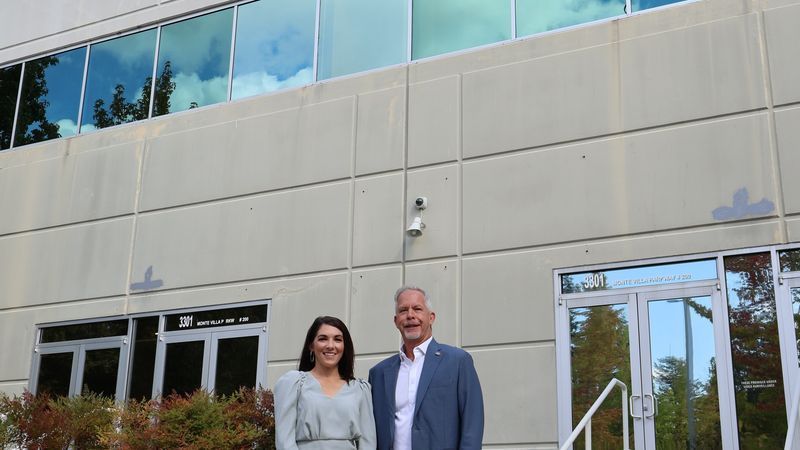 KOMO News Anchor Holly Menino interviewed Portal Space Systems CEO Jeff Thornburg before Starburst's launch. (KOMO News)