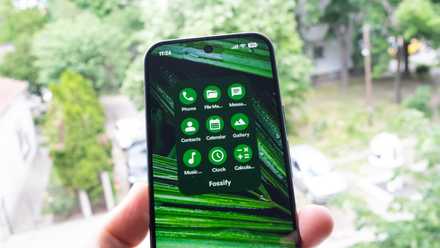 A Pixel 10 Pro displaying a folder containing nice Fossify apps. 