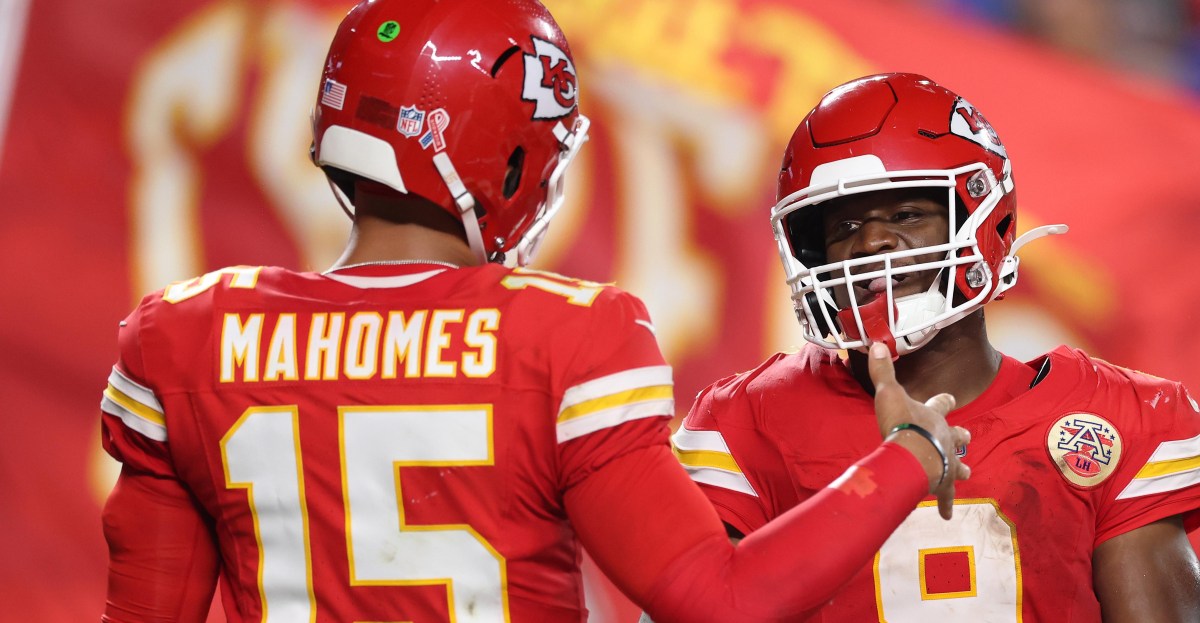 Chiefs dominate Broncos in season opener