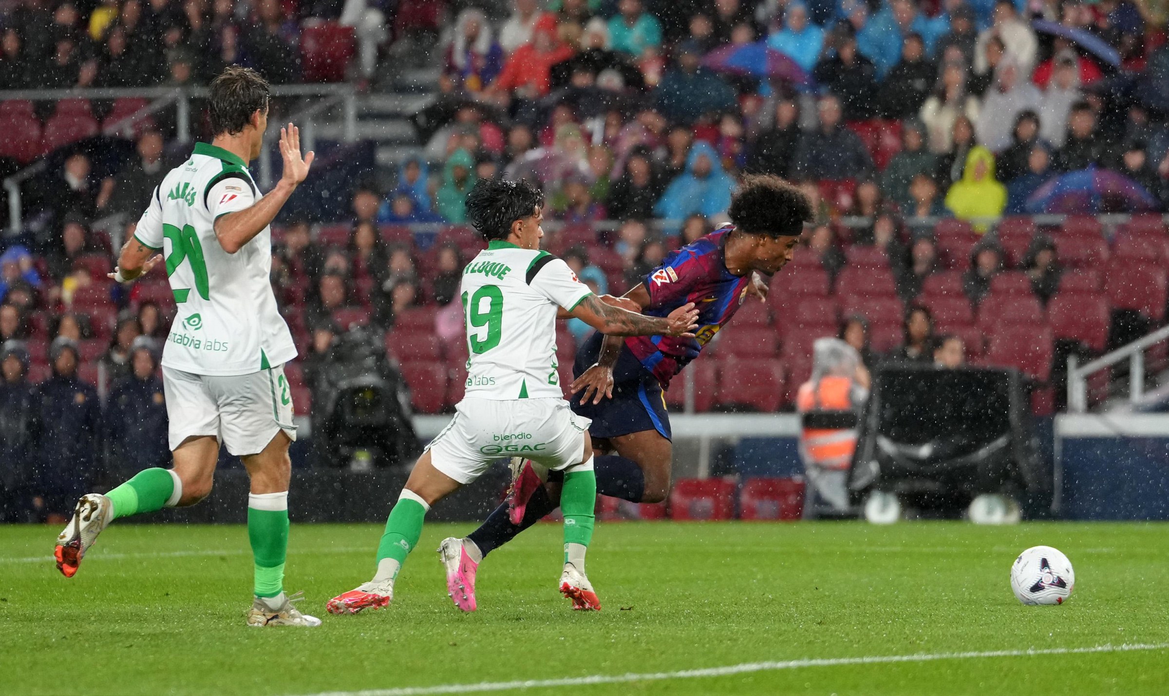 BARCELONA, SPAIN - SEPTEMBER 16: Iker Luque of Real Racing Club fouls Lamine Yamal of FC Barcelona inside the box to give FC Barcelona a penalty during the LaLiga EA Sports 2026/27 match between FC Barcelona and Real Racing Club de Santander at Spotify Camp Nou on September 16, 2026 in Barcelona, Spain. (Photo by Alex Caparros/Getty Images)