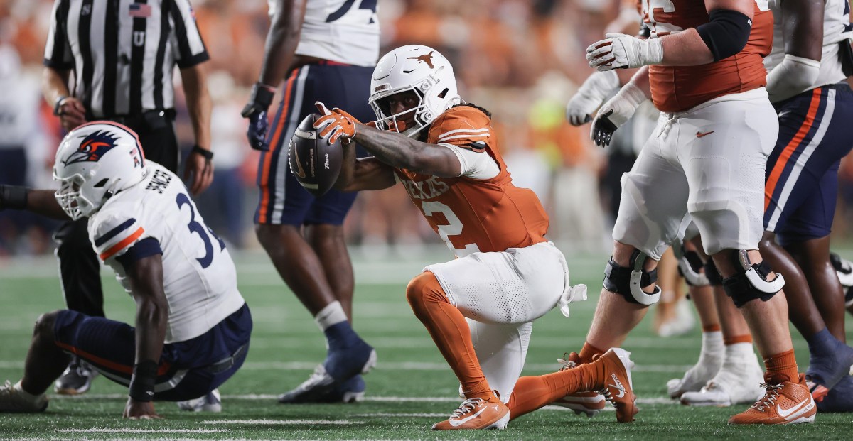 Steve Sarkisian updates the injury status of Texas RB Hollywood Smothers, WR Cam Coleman