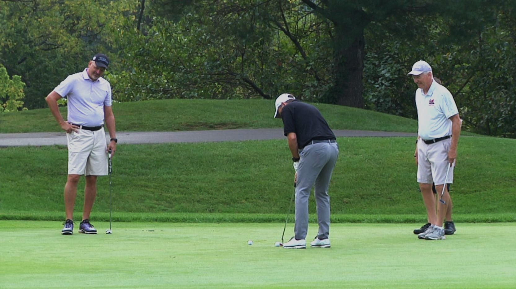 Golfers tee up support for The Carr Center programs - WHIZ