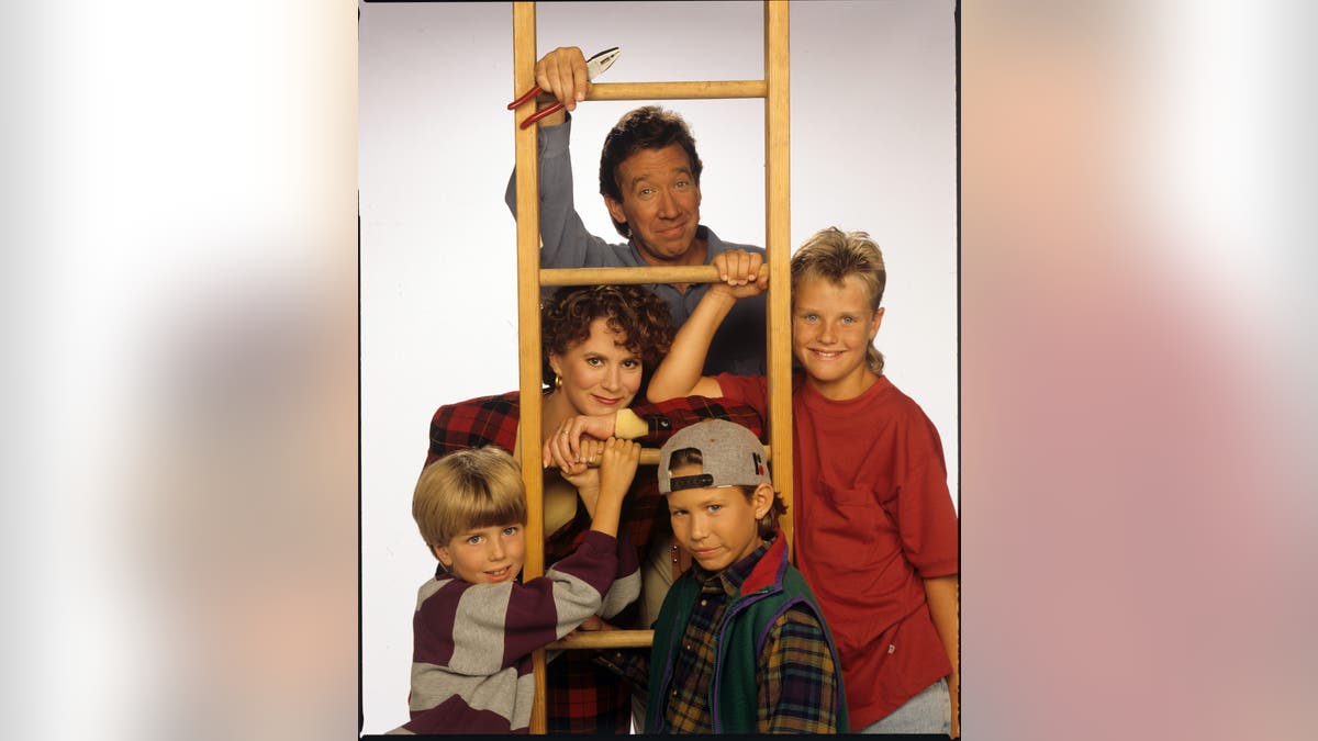 HOME IMPROVEMENT - Cast Gallery - Shoot Date: July 23, 1992. (Photo by ABC Photo Archives/Disney General Entertainment Content via Getty Images)
L-R: TARAN NOAH SMITH;PATRICIA RICHARDSON;JONATHAN TAYLOR-THOMAS;TIM ALLEN;ZACHERY TY BRYAN