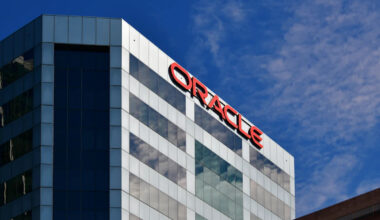 Oracle stock trims gains as AI cloud demand outpaces supply