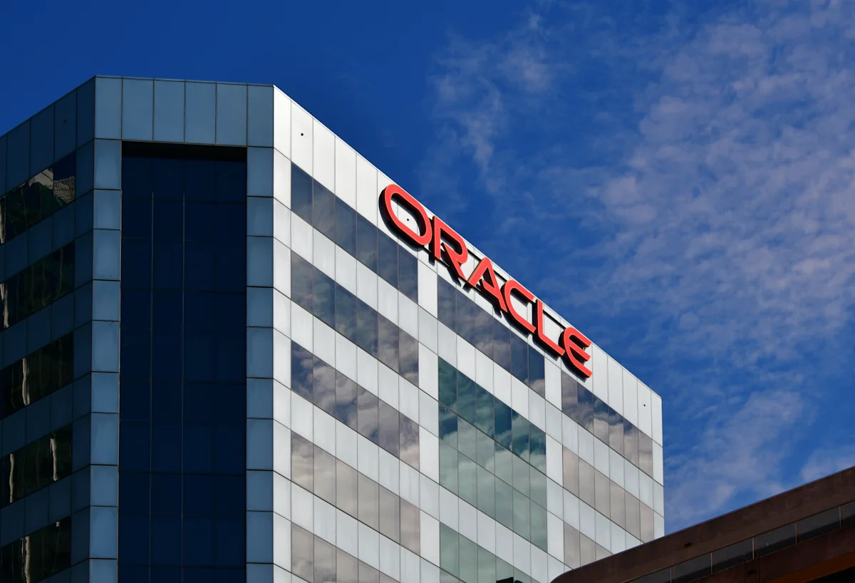 Oracle stock trims gains as AI cloud demand outpaces supply