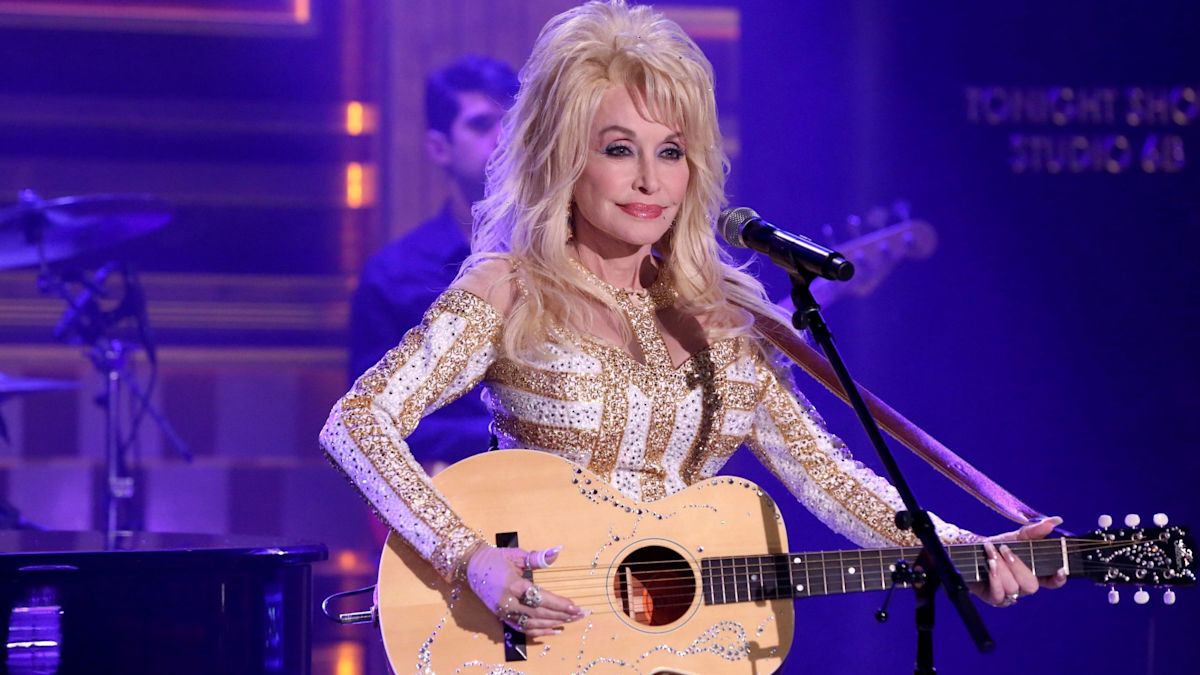 Dolly Parton's sister defends iconic singer's nephew over restraining order: 'We all love Bryan.'