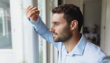 A therapist reveals the depression symptoms in men that most people mistake for something else