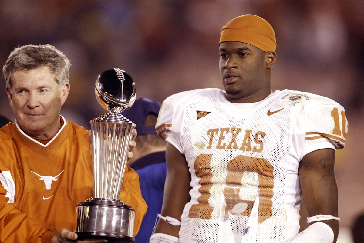 “Rest in Peace”: Longhorns Legend and NFL Veteran Vince Young Mourns Tragic Passing of His Family Member