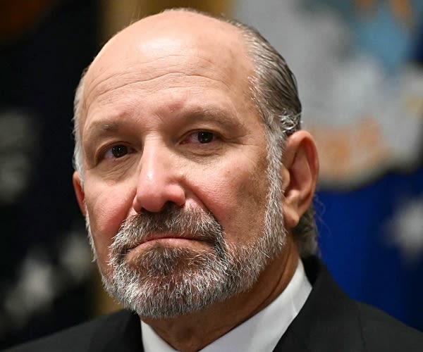 Lutnick's 2025 Income Topped $250 Million
