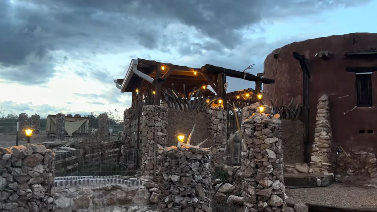 Arizona homesteaders light 36 acres with solar to spot rattlesnakes without washing out dark skies