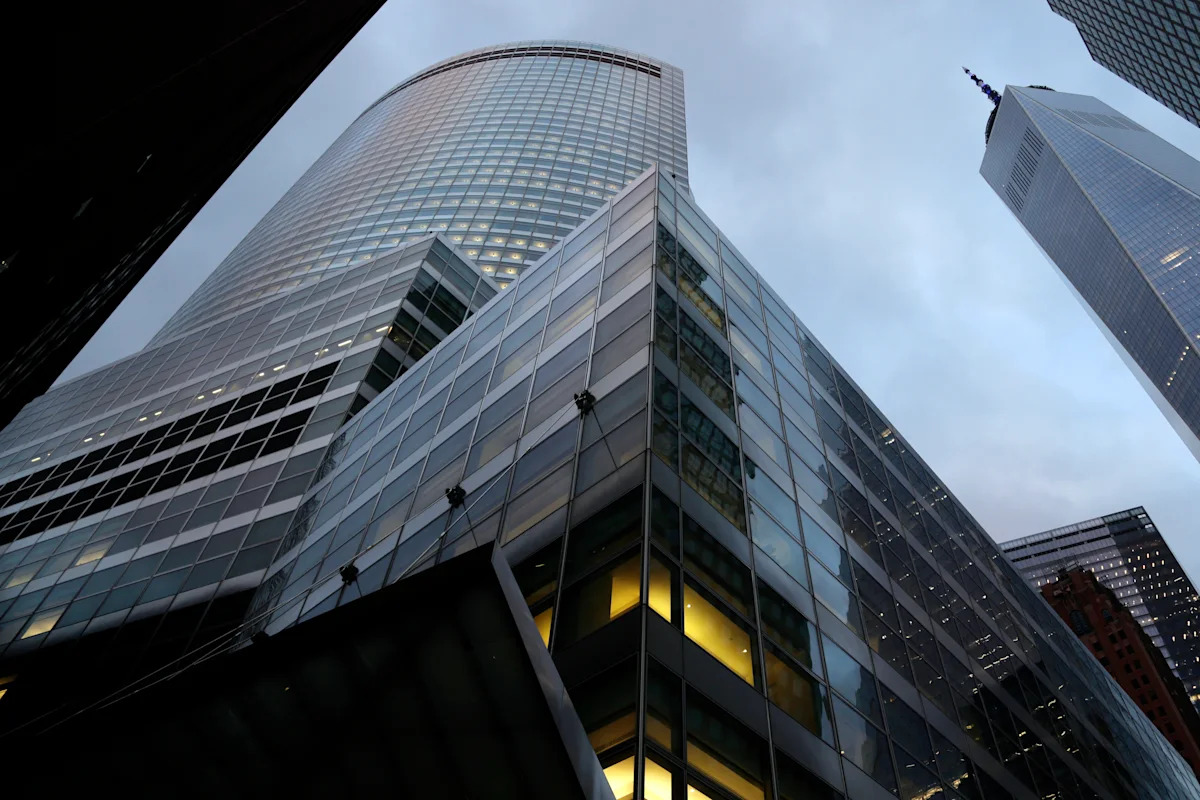Here's how the Fed is working to ensure banks protect themselves from AI risks