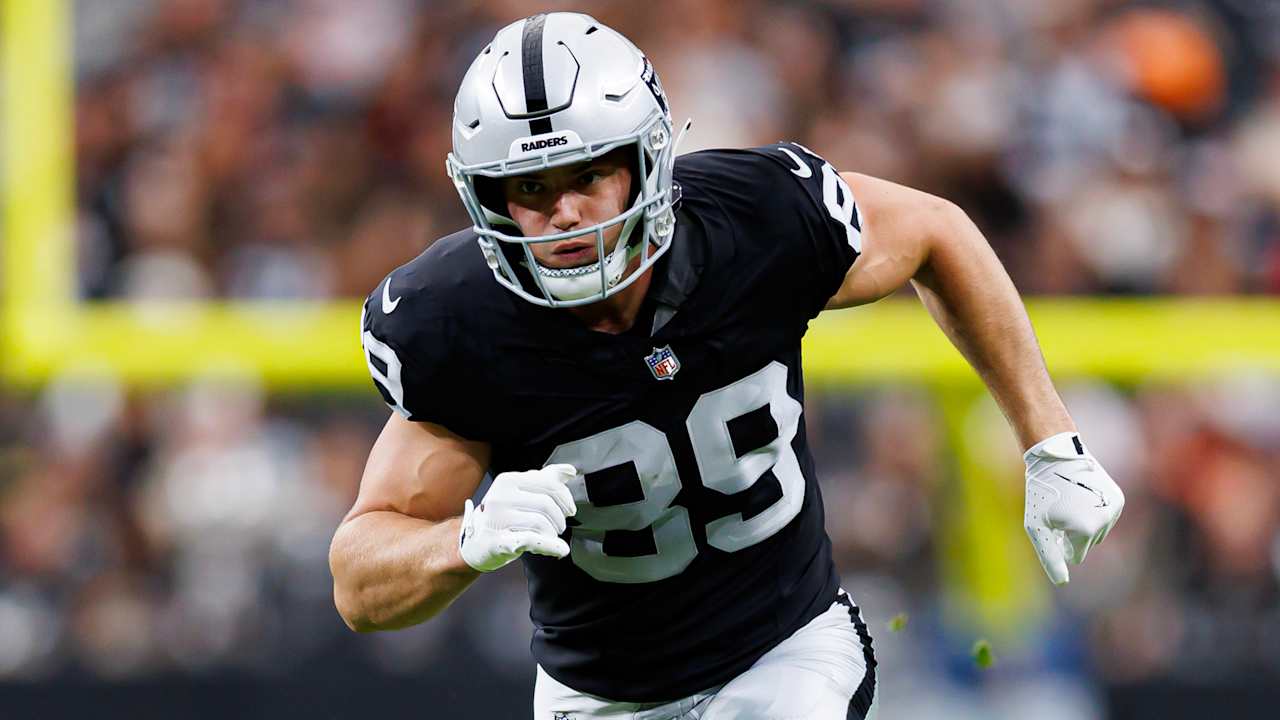 NFL Network: Raiders TE Brock Bowers undergoes knee procedure, expected to miss a game or two | Latest NFL News, Analysis & Updates