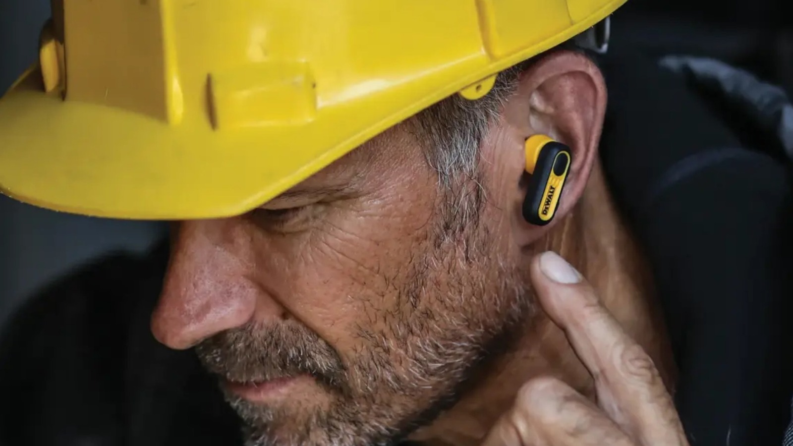 DeWalt's Phone Accessories Have A Limited Lifetime Warranty – Here's What That Covers