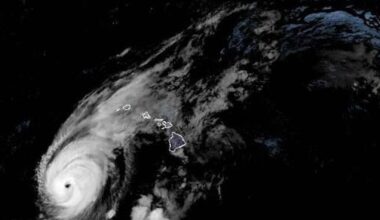 Hurricane warning issued for western Hawaii as Lowell approaches