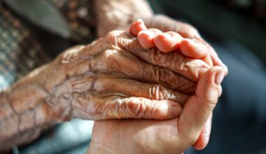 If Your Parents Live to 100, Does That Mean You Will Too? The Most Comprehensive Study Yet Has an Answer. : ScienceAlert