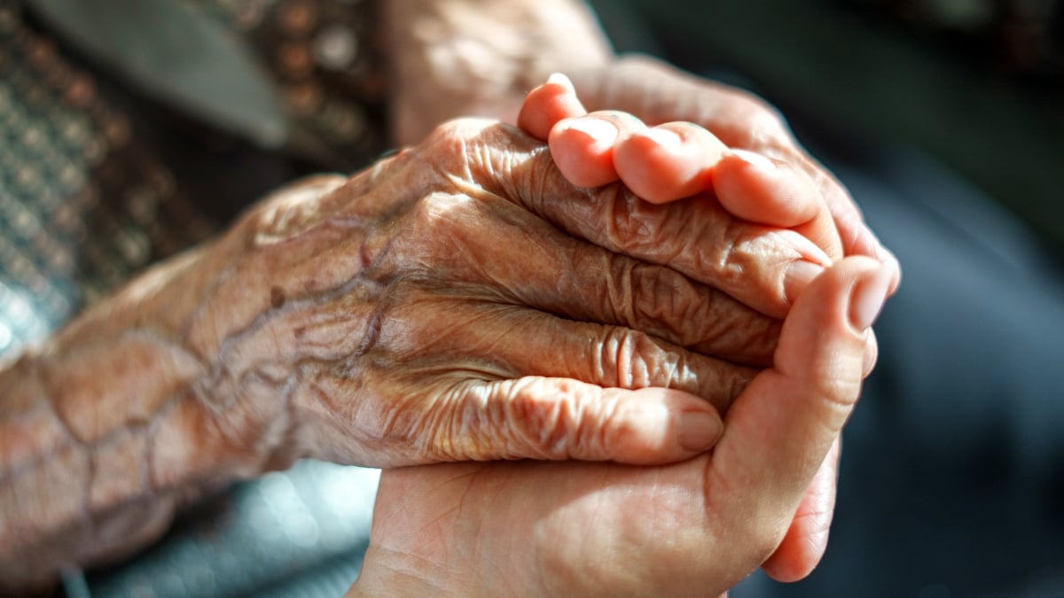 If Your Parents Live to 100, Does That Mean You Will Too? The Most Comprehensive Study Yet Has an Answer. : ScienceAlert