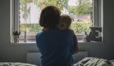 What is postpartum psychosis? - CBS News