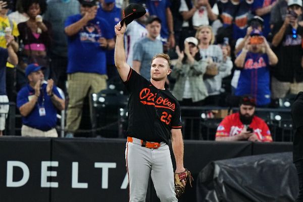 Orioles' Pete Alonso greeted warmly in return to Citi Field