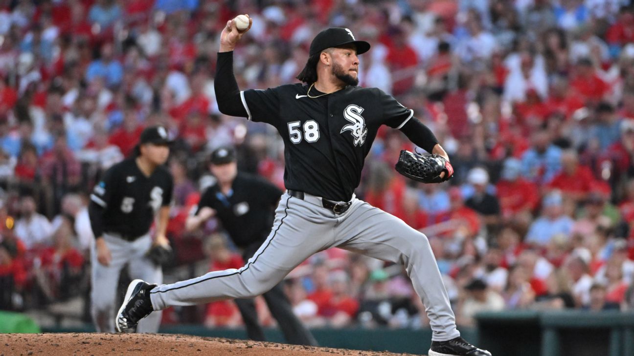 White Sox move struggling Luis Castillo to bullpen