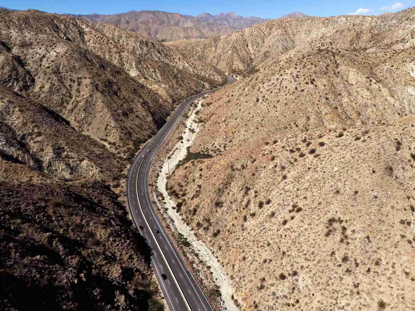 Researchers are studying wildlife movement in California’s Mojave Desert ahead of the crossings. (Photo: Mojave Desert Land Trust/Lighthawk) Researchers are studying wildlife movement in California’s Mojave Desert ahead of the crossings.