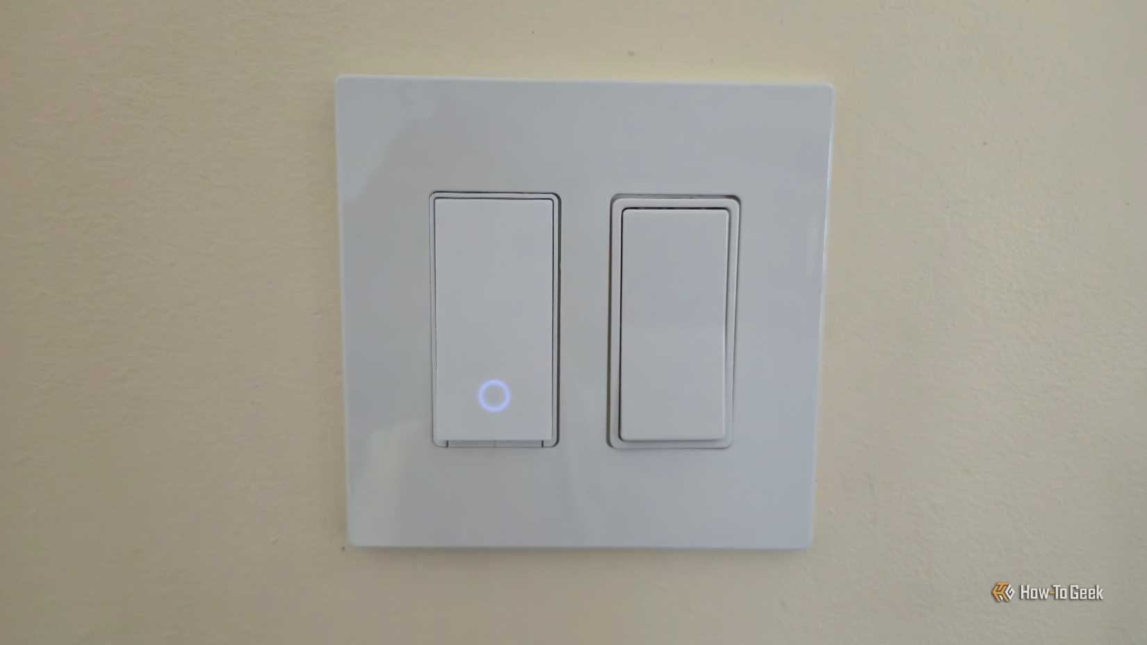 Tapo S505 smart switch next to a regular rocker switch.