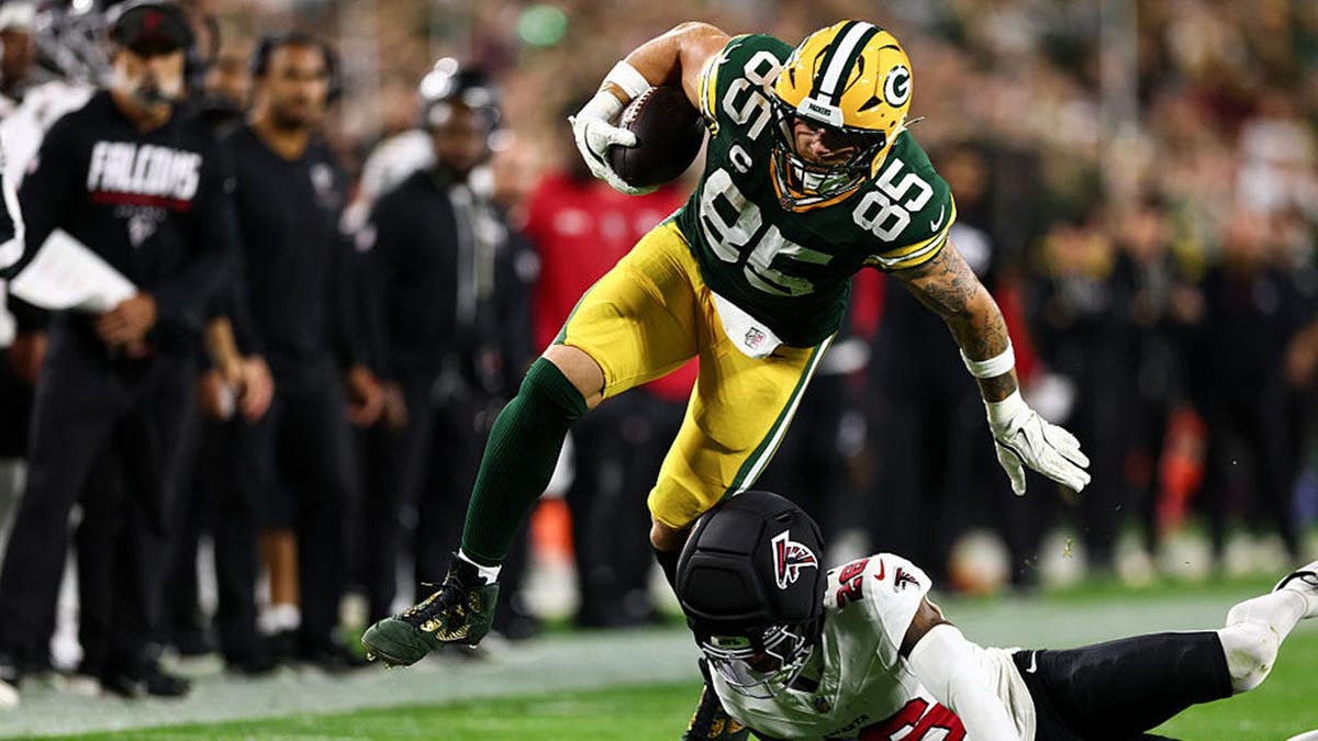 Tucker Kraft runs with the ball during a game at Lambeau Field.