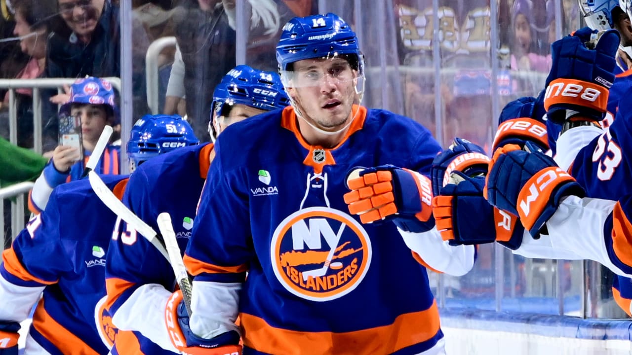 Horvat named Islanders captain, replaces Lee