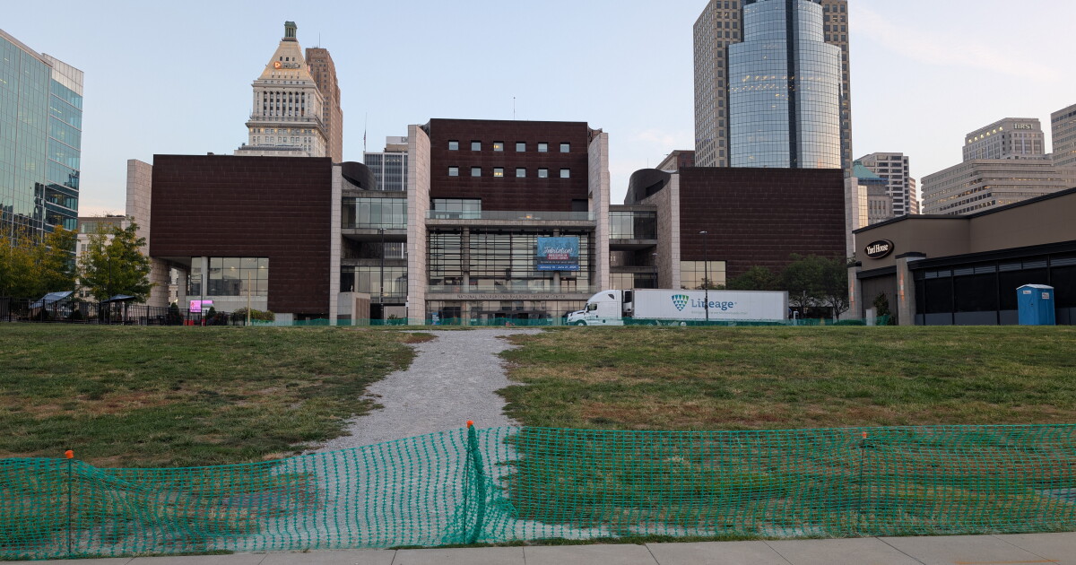 'Sing the Queen City' sign taken down to make room for golf course