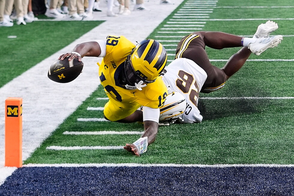 AP poll live updates: Top 25 rankings after LSU blowout and SEC Week 1 wins