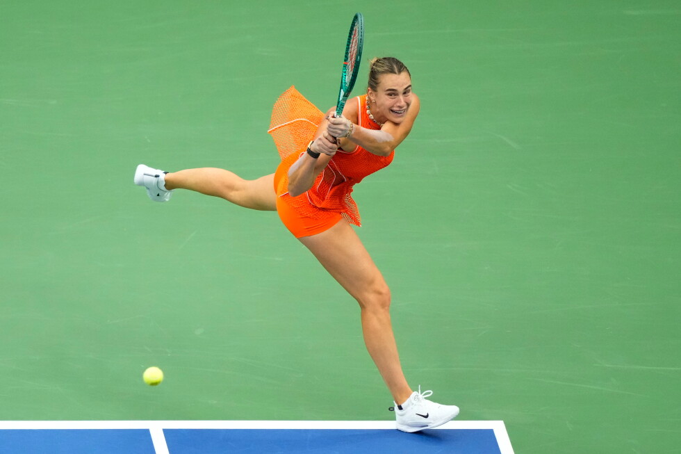 Defending champions Sabalenka and Alcaraz reach the US Open quarterfinals