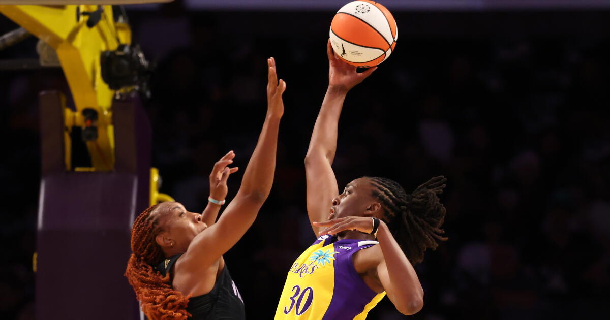 Nneka Ogwumike records double-double in final game as Sparks lose