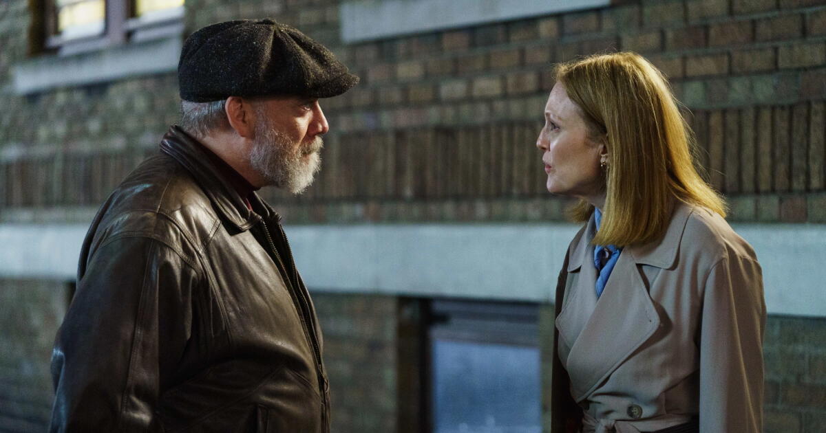 Julianne Moore, Paul Giamatti on making the funniest scene of the year