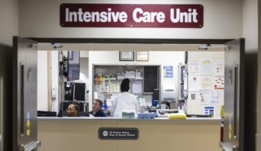 Illinois alerts more than 700,000 people they will or could lose public health insurance