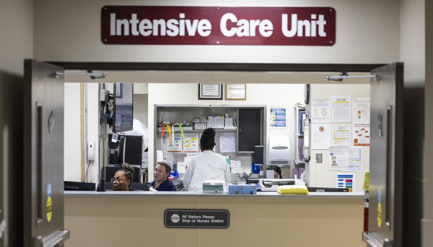 Illinois alerts more than 700,000 people they will or could lose public health insurance