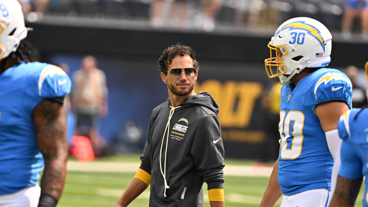 Jim Harbaugh gives Mike McDaniel a vote of confidence