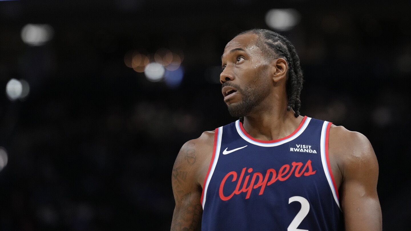 Kawhi Leonard trade to Toronto, agreed to in June, finally goes through