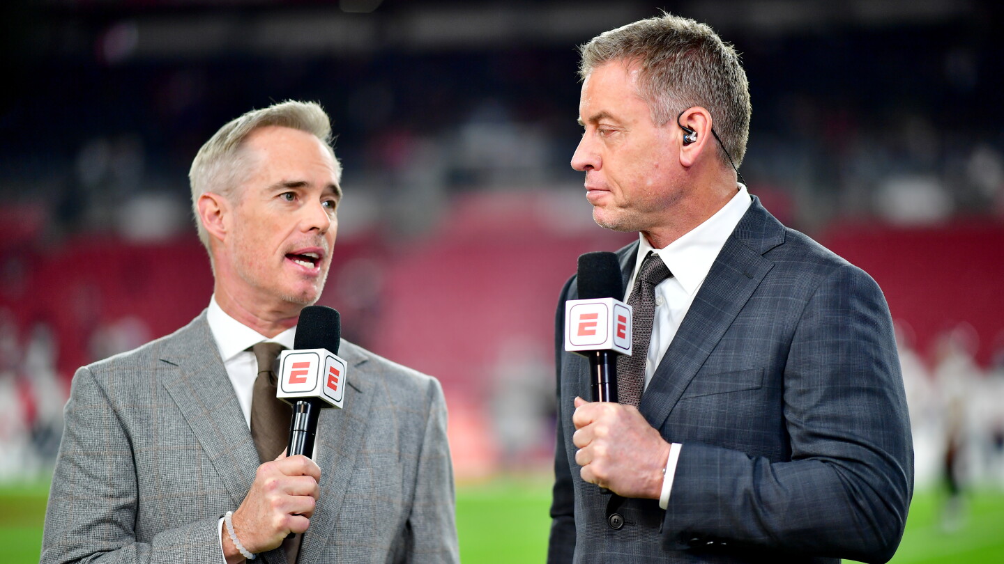 Joe Buck hopes Troy Aikman stays at ESPN