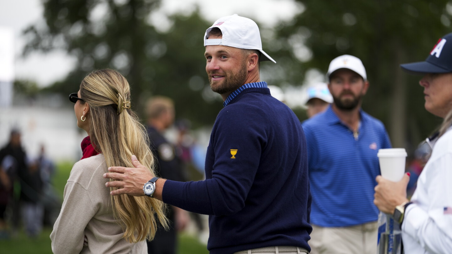 Wyndham Clark on Thursday crowds at Medinah: 'Kind of dead out there'