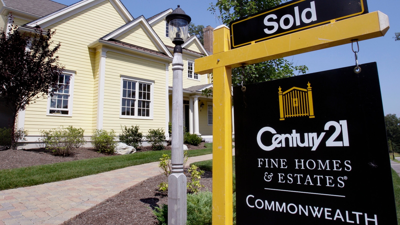Average rate on a 30-year mortgage climbs to highest level in 13 months