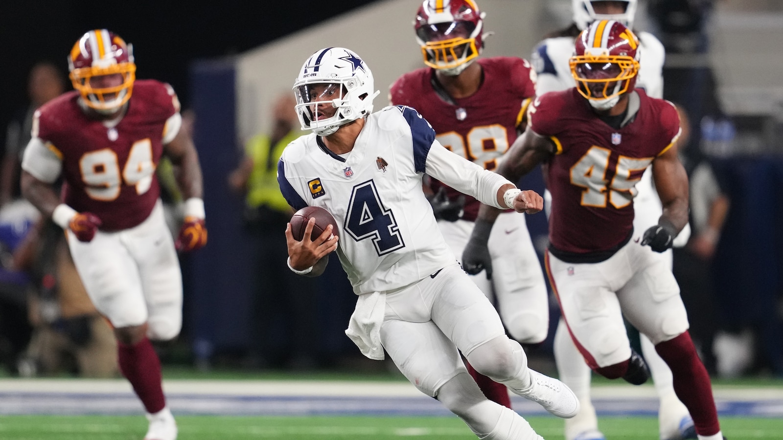 Prescott throws 4 TD passes as Cowboys beat Commanders, who again lose Daniels to dislocated elbow