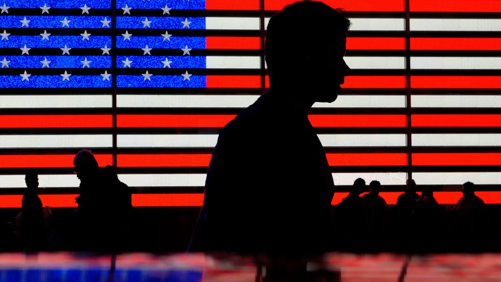 US household income top pre-pandemic levels for the 1st time as Americans struggle with inflation