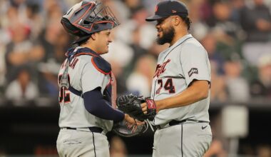 White Sox blow 6-run lead and fall out of 1st place in AL Central with 11-8 loss to Tigers