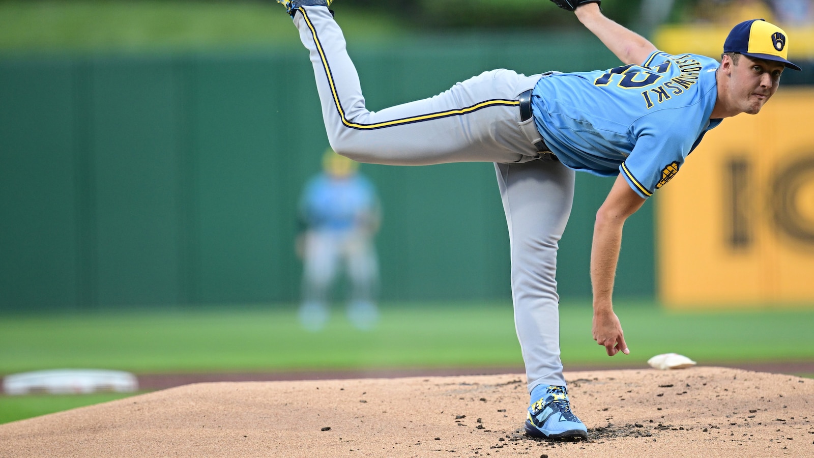Misiorowski tosses 5 shutout innings, Brewers top Pirates 5-1 to win 4th straight NL Central title